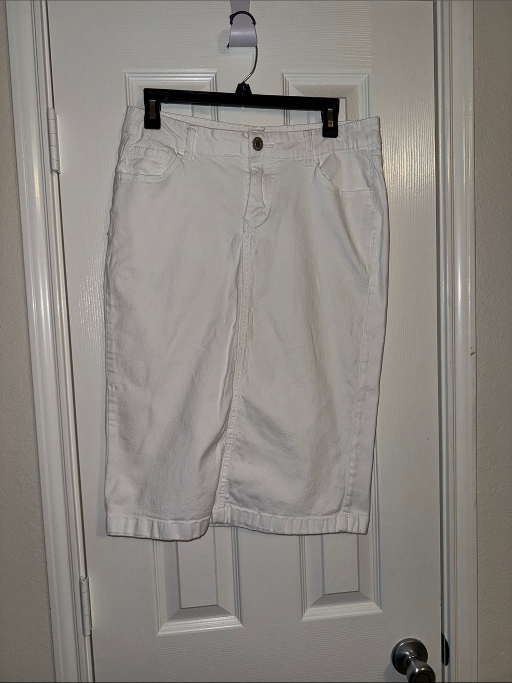 BE-GIRL White jean skirt